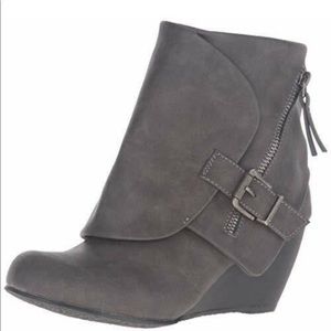Blowfish Malibu Gray boots size 8